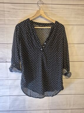 Express Women's Black & White Printed V-Neck Blouse Small